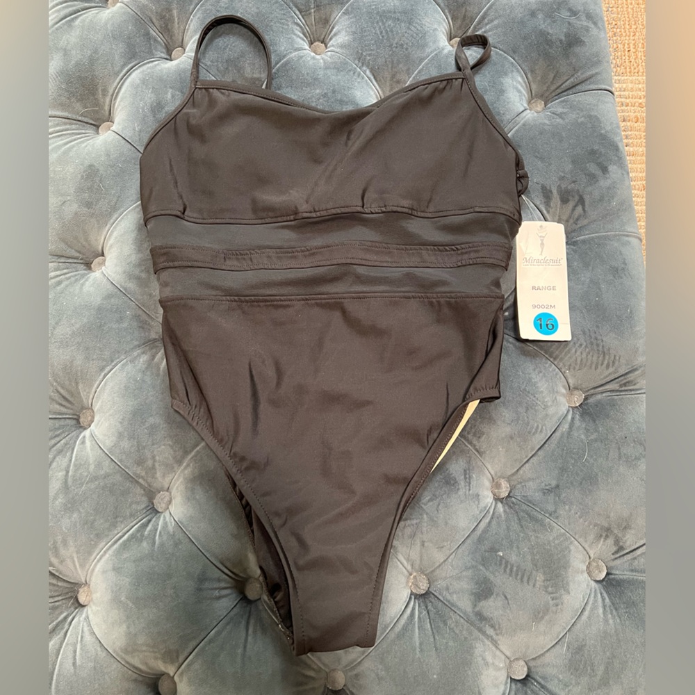Miraclesuit NWT Swimsuit Women’s Plus Size 16 Black!